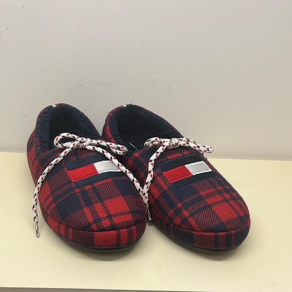 Tommy Hilfiger Red Plaid Fluffy Slippers Men’s Size 9 (NWOT) - Picture 1 of 6